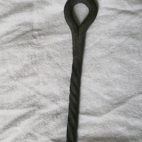Hand made wrought iron hook - Picture 2 of 3